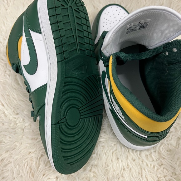 NIB Mens Air Jordan 1 Mid Noble Green Pollen White - Picture 8 of 8